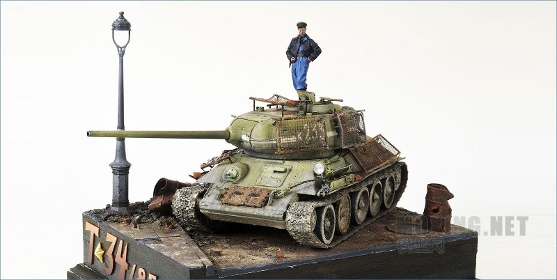 T-34-Berlin-June-1945-Dragon-1.35-Model-Tank.jpg