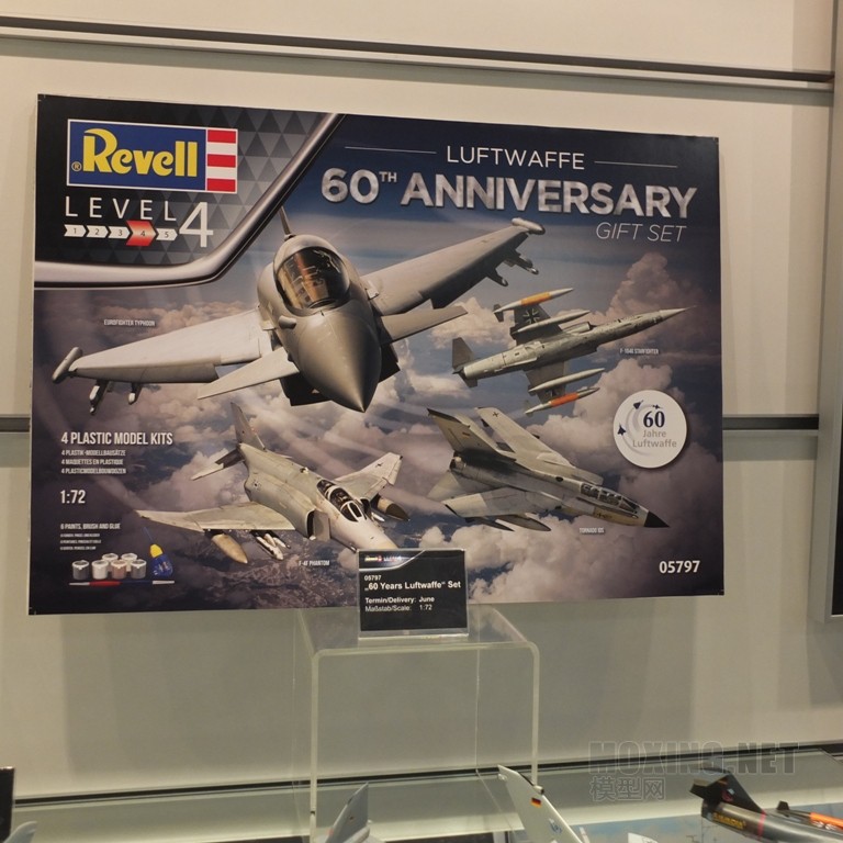 revell_40_of_51.jpg