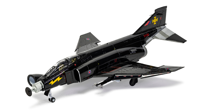 zd_airfix_british_mcdonnell_douglas_phantom_black_mike_a06019_on_the_airfix_work.jpg