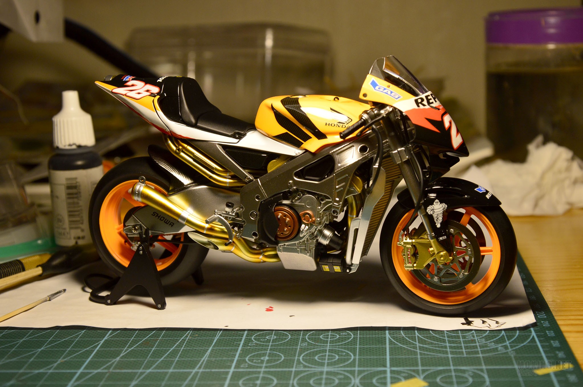 田宫1:12 本田 repsol honda rc211v"06(14106)