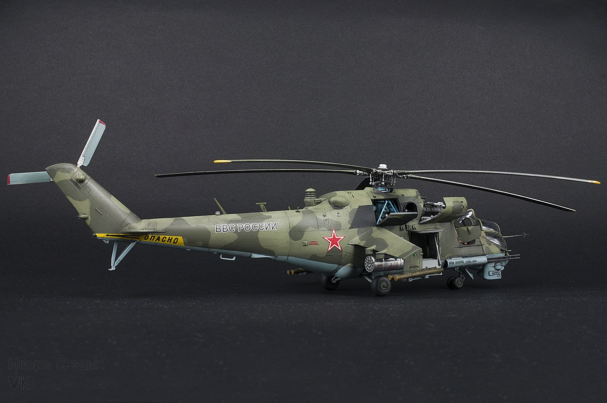 zvezda/红星新品(7315-1/72米-24p"母鹿"直升机