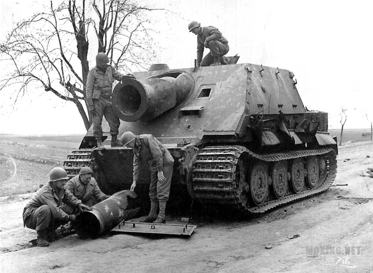 Sturmtiger_abandoned_and_blown.jpg