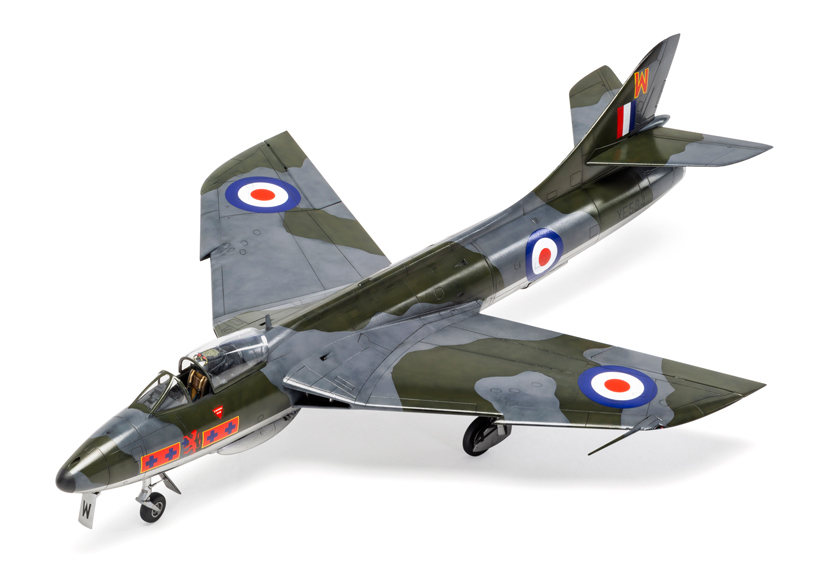 r_new_raf_hawker_hunter_f6_a09185_on_airfix_workbench_blog.jpg