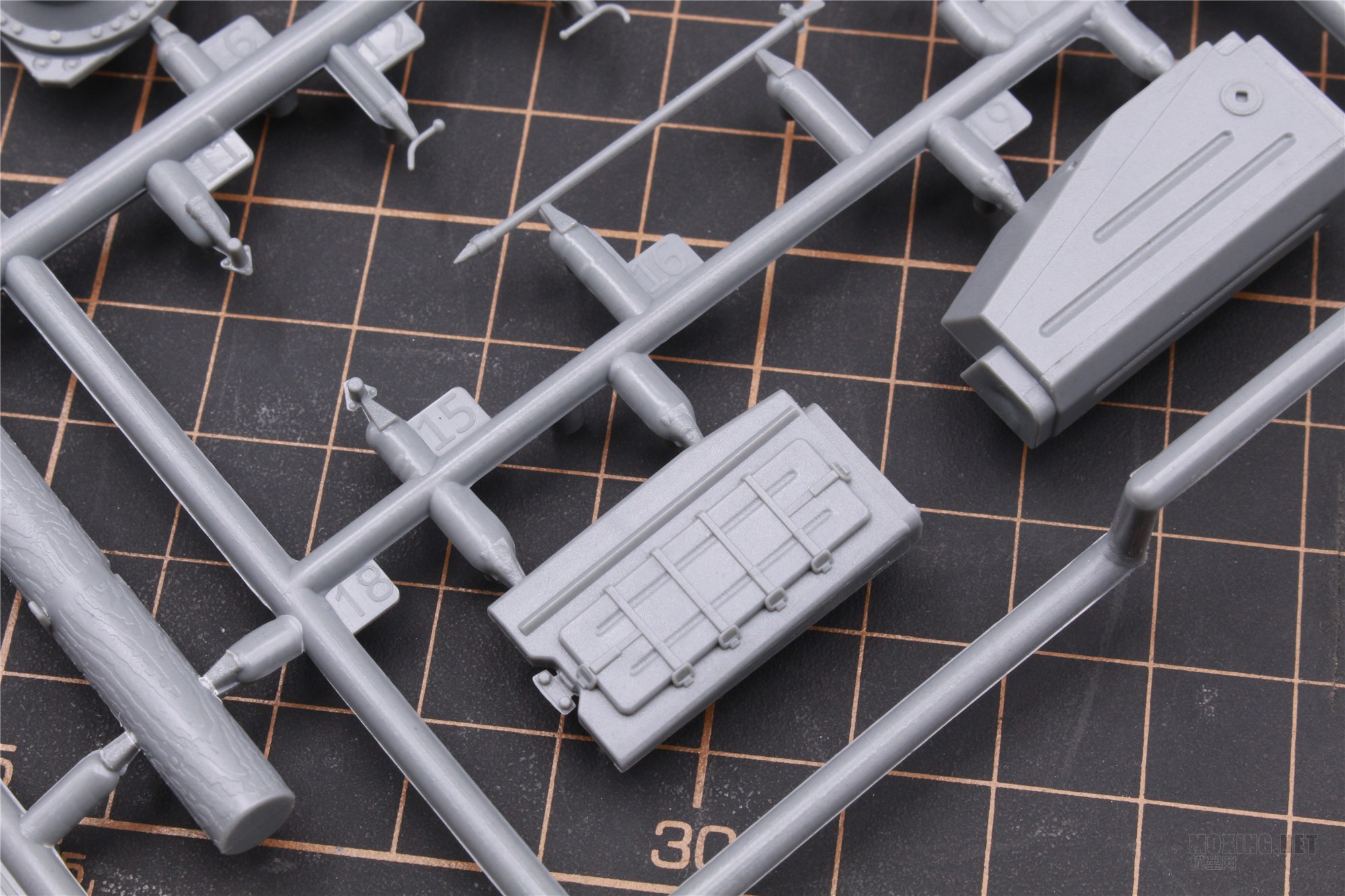 [ģ]RPG(35001)-1/35˹T-80Uս̹