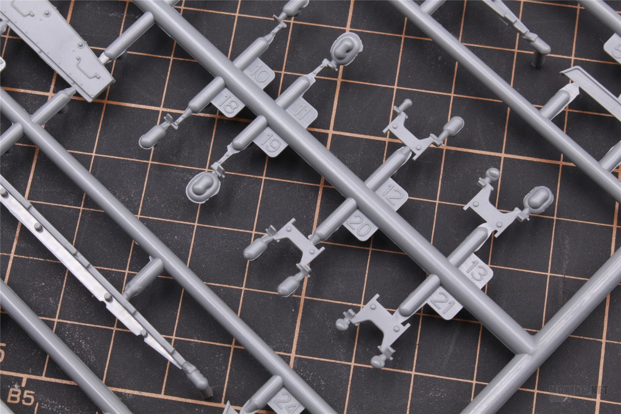 [ģ]RPG(35001)-1/35˹T-80Uս̹