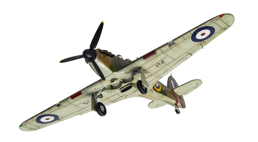 l_airfix_battle_of_britain_80th_anniversary_hawker_hurricane_kit_a05127a_on_the_.jpg