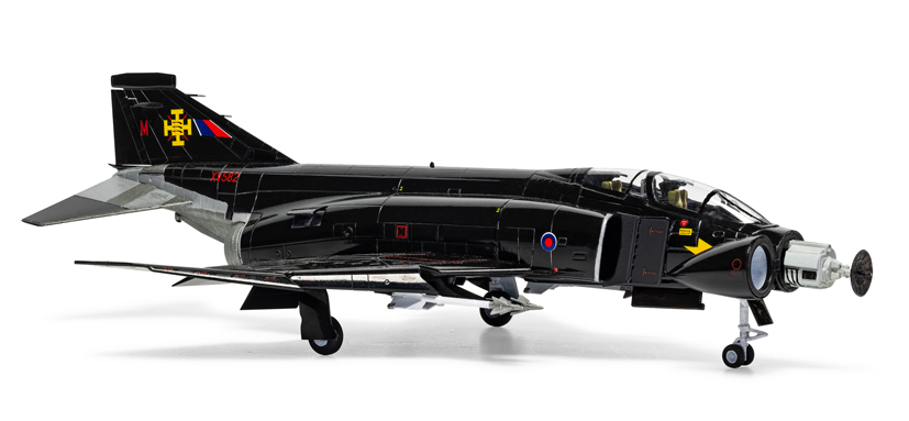 zb_airfix_british_mcdonnell_douglas_phantom_black_mike_a06019_on_the_airfix_work.jpg