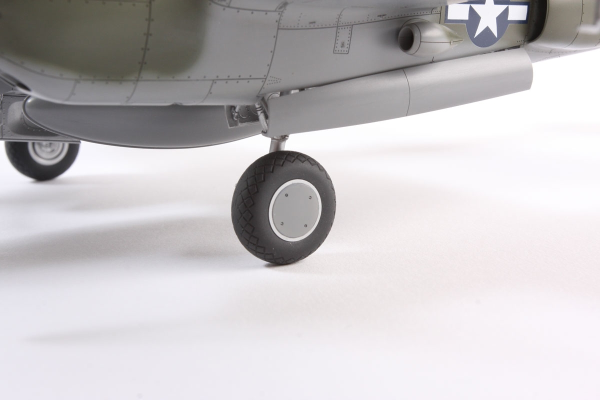 Official-details-and-photos-of-upcoming-Tamiya-25199-Lockheed-P-38-H-Lightning-4.jpg