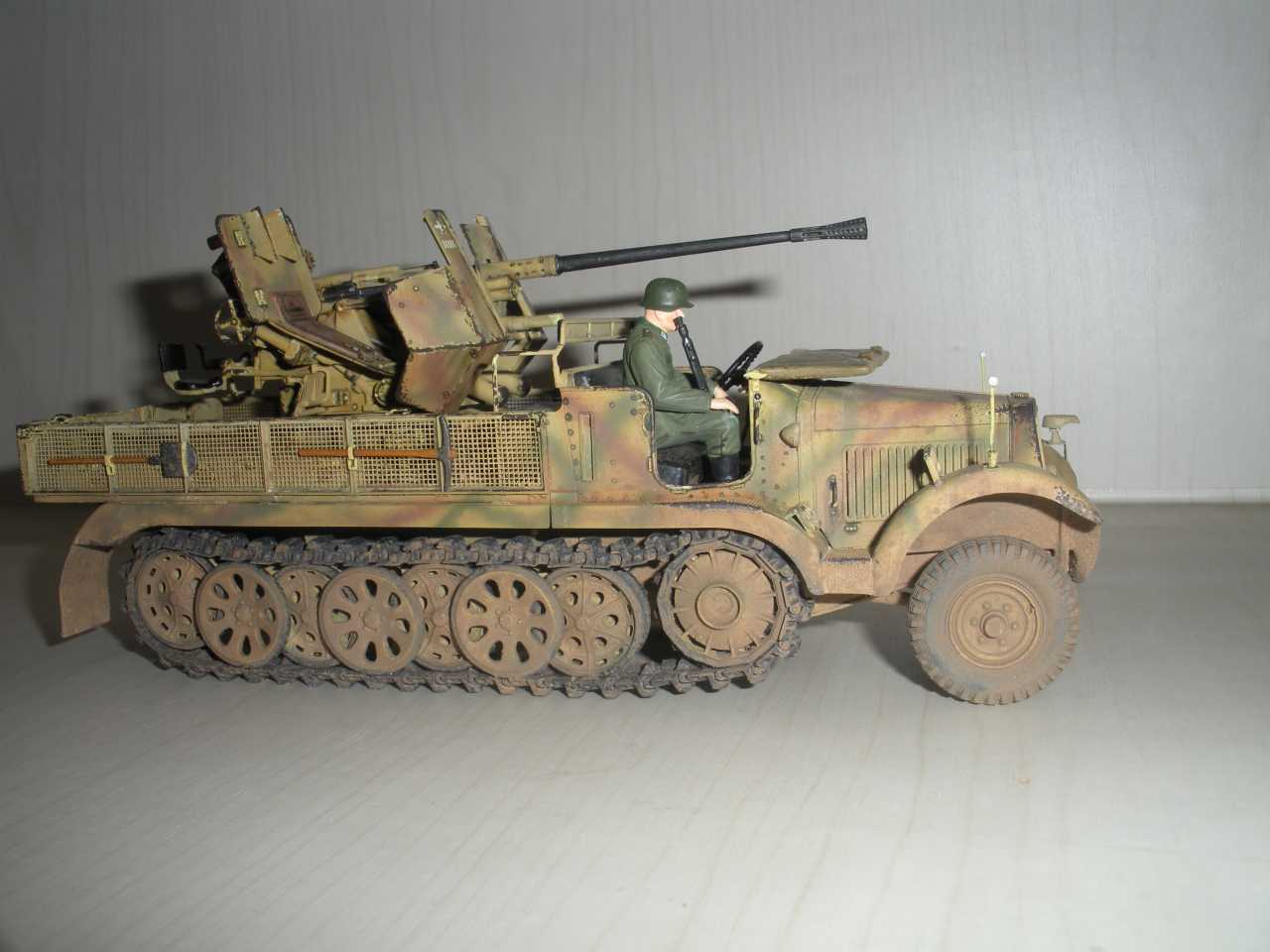 Sd.Kfz.6-2 5t Halftrack 3.7cm Flak 36 (2).JPG