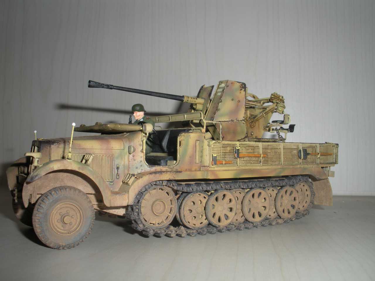 Sd.Kfz.6-2 5t Halftrack 3.7cm Flak 36 (7).JPG